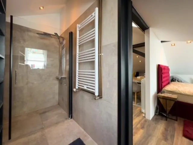 Edo 4 아파트 풀라