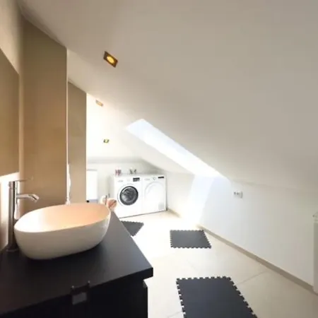 4 Apartment *
