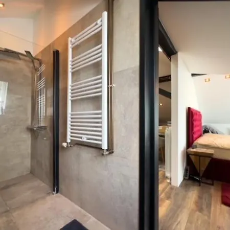 4 Apartment *