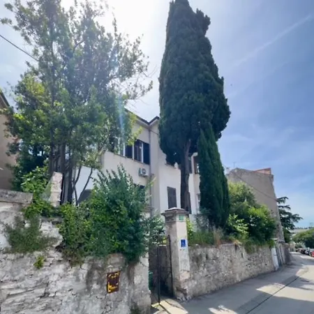 Apartment 4